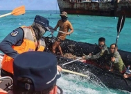 中国有人受伤!仁爱礁格斗,中国海警用狼牙棒打爆菲士兵脑袋