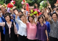 大批中国人涌入朝鲜!当地人越看越疑惑:为啥中国人都这样?