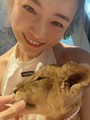 陈妍希离婚后越活“越年轻”，穿蕾丝吊带带9岁儿子撸狮子好开心