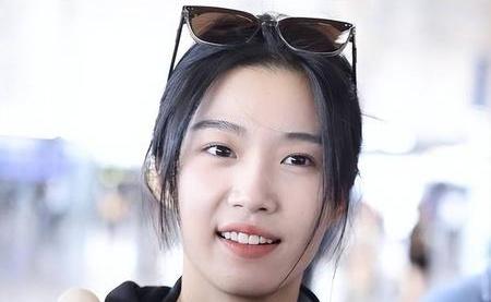 卢昱晓点赞辟谣随手扔垃圾 舆论再升级