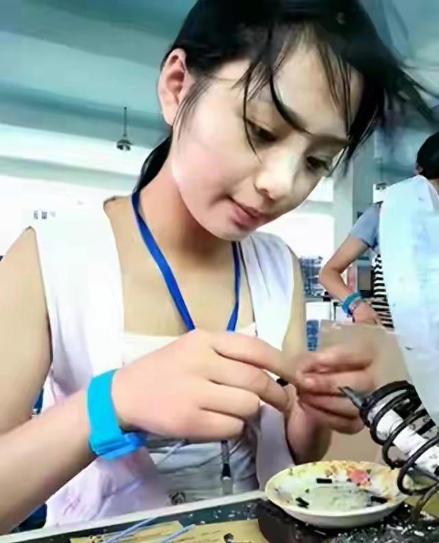 校花被丈夫喂到330斤，睡塌2张床，如今下场令人唏嘘
