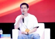敲钟现场全程黑脸,宇树科技王兴兴,或成下一个许家印?