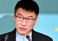 绿营高官宣布赴陆,打破常规,台当局双标翻车,岛内直接炸锅