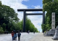 “战犯神社”一出,日本议员紧急抵京,上包机前态度强硬