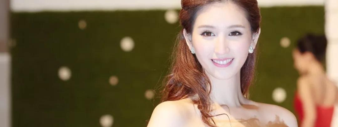 25岁千金为父卖身：白天70岁爷爷，晚上猛男，车里激战