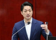 比狗血剧还狗血!蒋万安压根不是蒋经国的嫡孙?他其实是姓郭