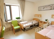 "新型养老"走红:不住养老院,不拖累子女,晚年体面又轻松